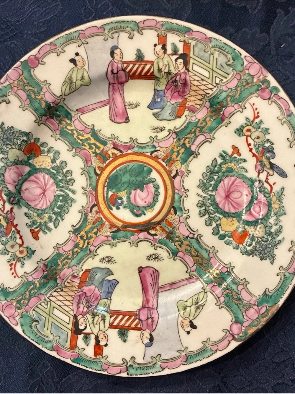 Set of 4 Vintage Rose Medallion Dinner Plates 10.5” Matched Chinese Export